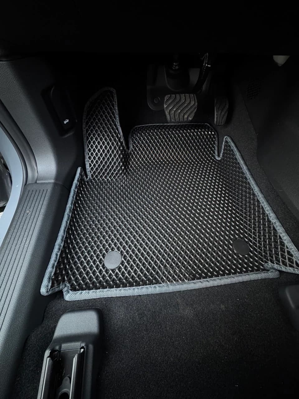 Dywaniki samochodowe EVA - widok z góry