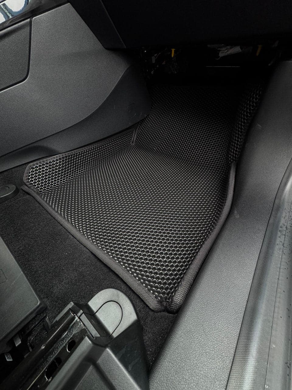 Dywaniki samochodowe EVA - montaż