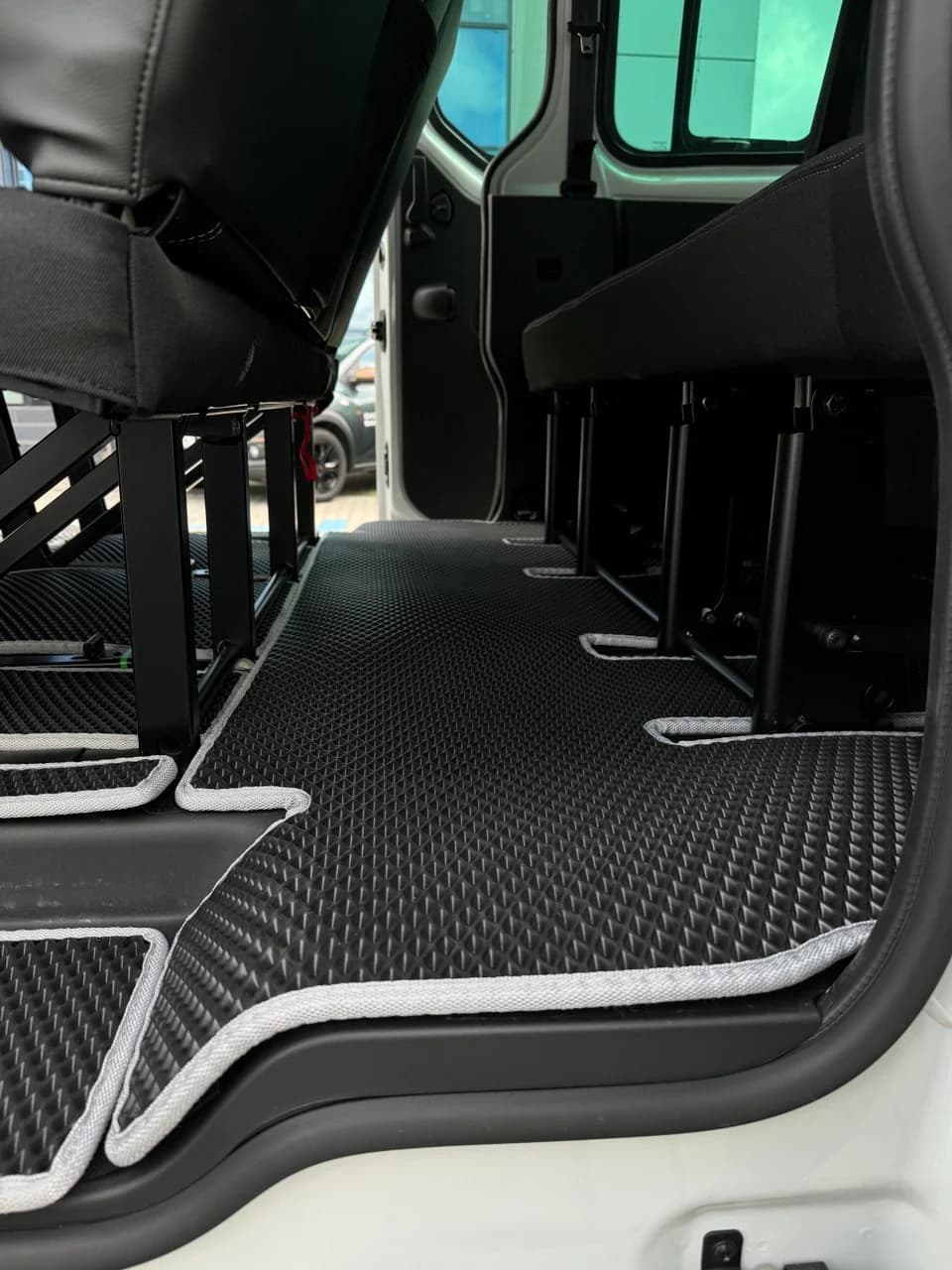 Dywaniki samochodowe EVA - komplet